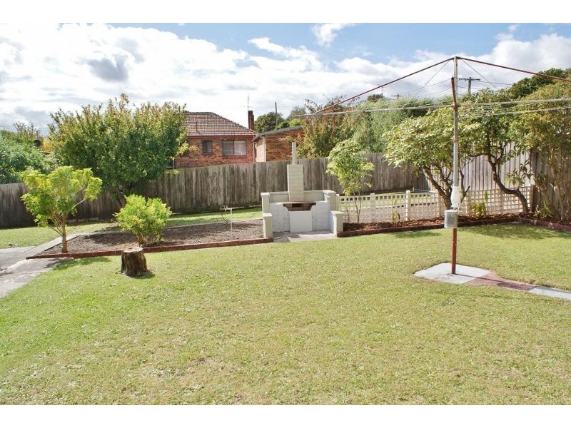 24 Law Street, Newborough VIC 3825