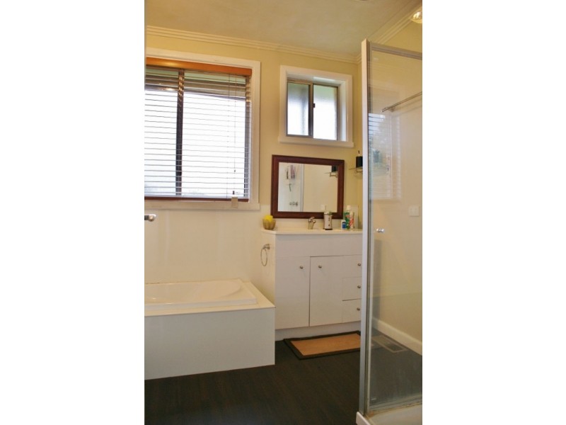 17 William Street, Newborough VIC 3825