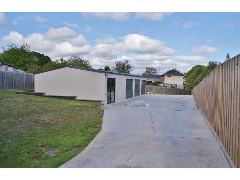 17 William Street, Newborough VIC 3825