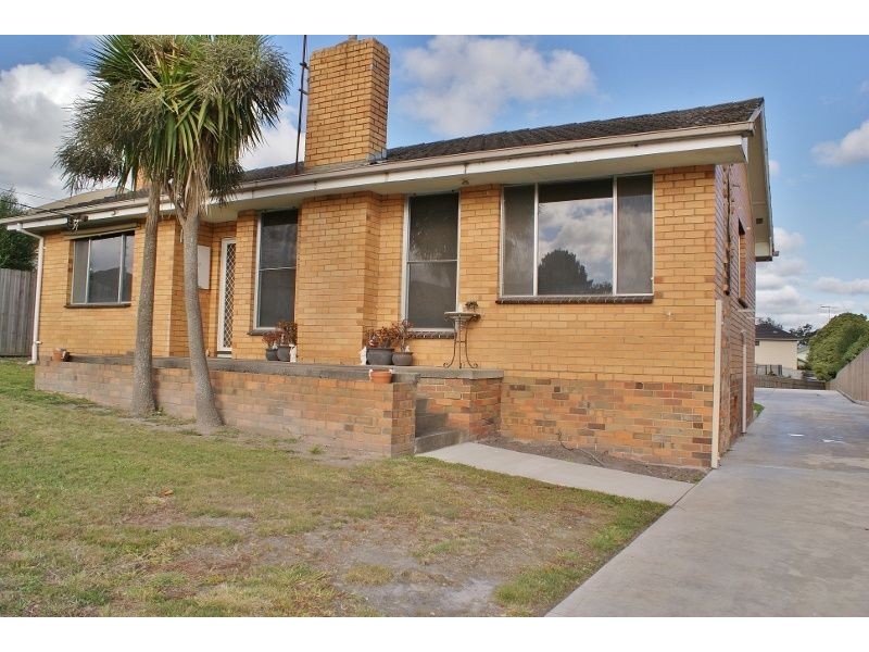 17 William Street, Newborough VIC 3825