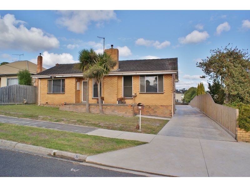 17 William Street, Newborough VIC 3825