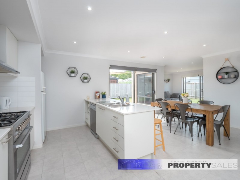 14 Avoca Place, Moe VIC 3825