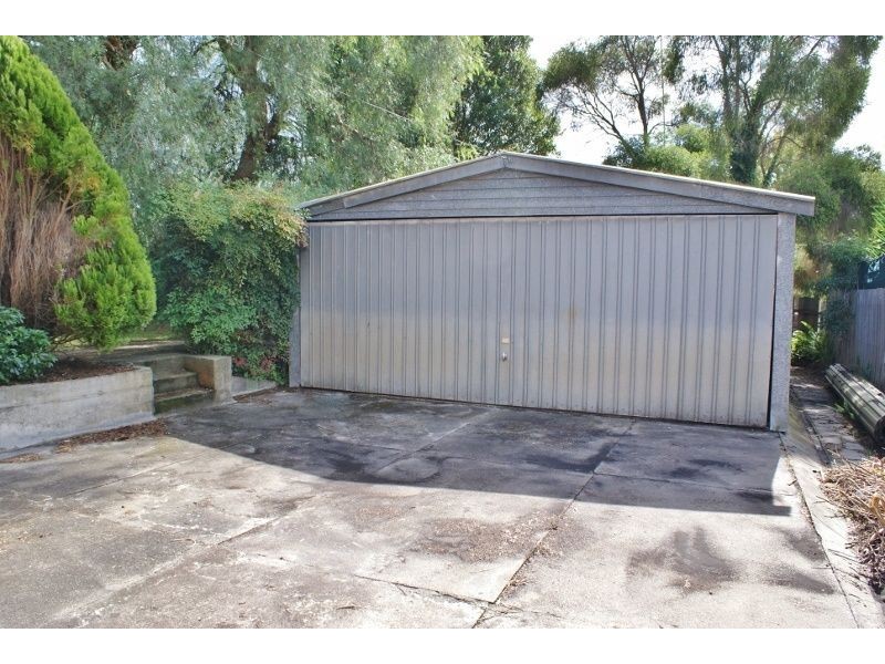 6 Koornalla Street, Newborough VIC 3825