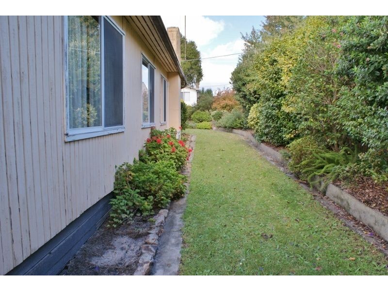 6 Koornalla Street, Newborough VIC 3825