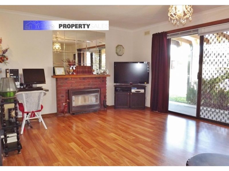 1/2A Randall Crescent, Moe VIC 3825