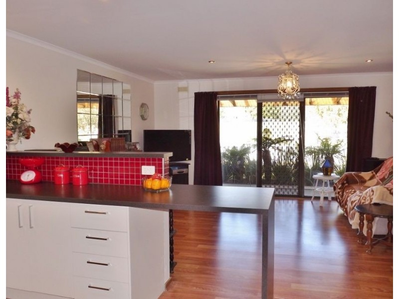 1/2A Randall Crescent, Moe VIC 3825