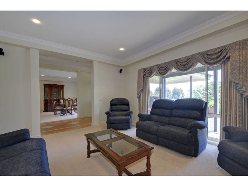 81 Pineridge  Road, Moe South VIC 3825