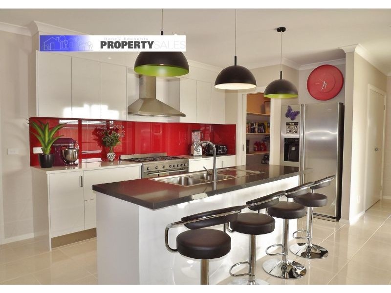 .4 Flores Street, Trafalgar VIC 3824