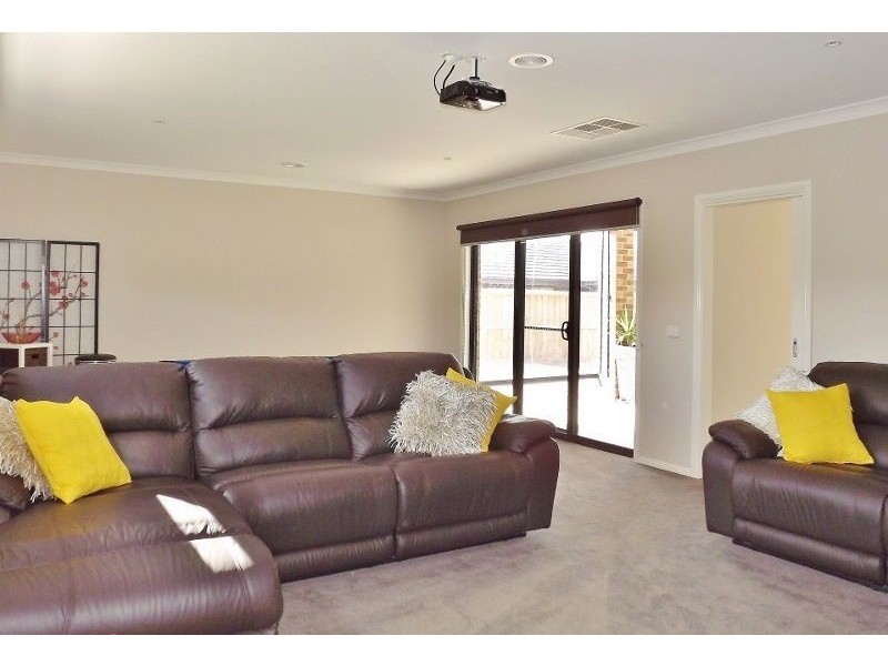 .4 Flores Street, Trafalgar VIC 3824