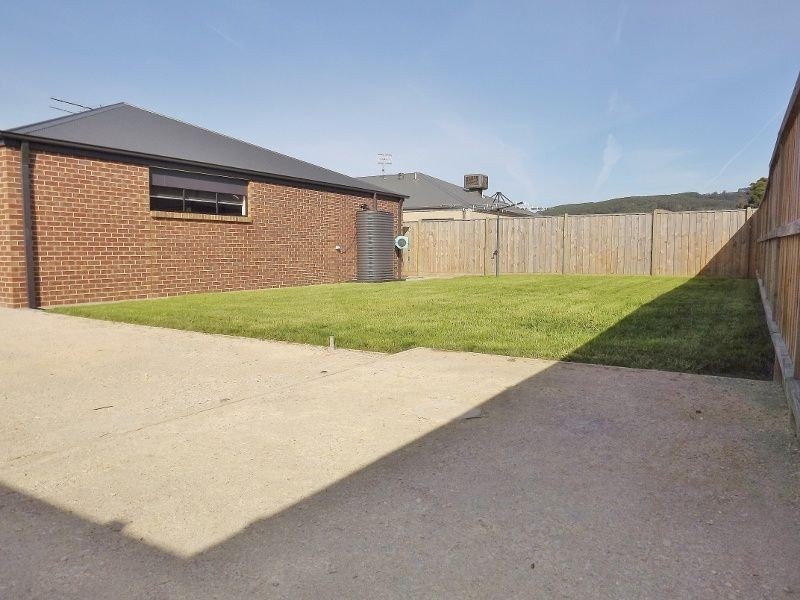 .4 Flores Street, Trafalgar VIC 3824