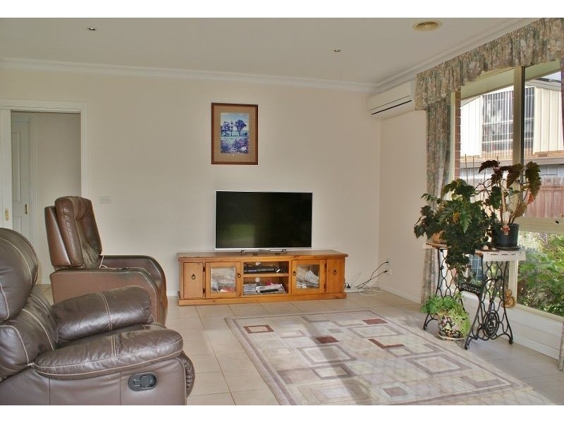 9 Crombe Court, Newborough VIC 3825