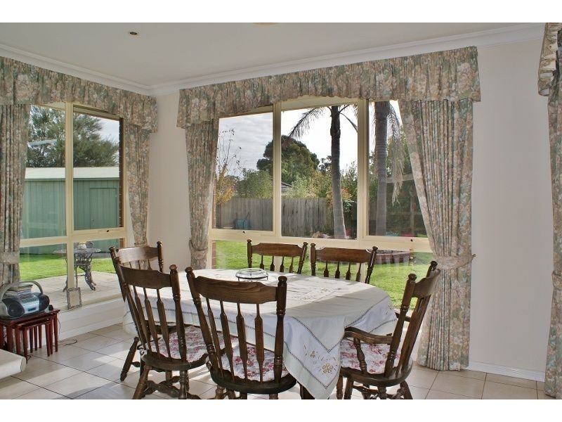 9 Crombe Court, Newborough VIC 3825