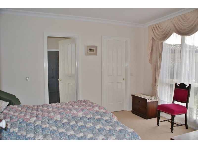 9 Crombe Court, Newborough VIC 3825