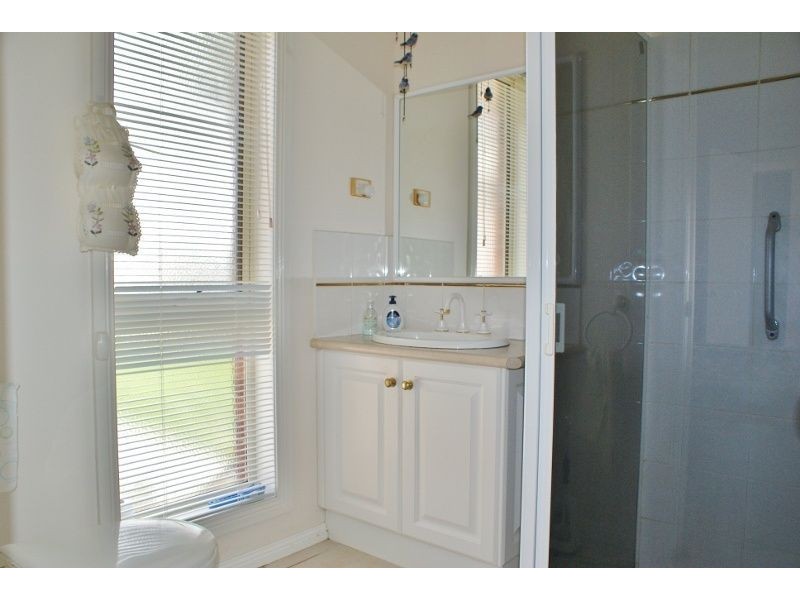 9 Crombe Court, Newborough VIC 3825