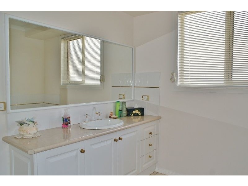 9 Crombe Court, Newborough VIC 3825