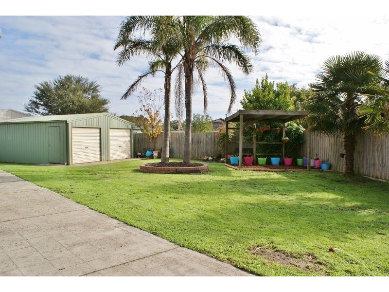 9 Crombe Court, Newborough VIC 3825