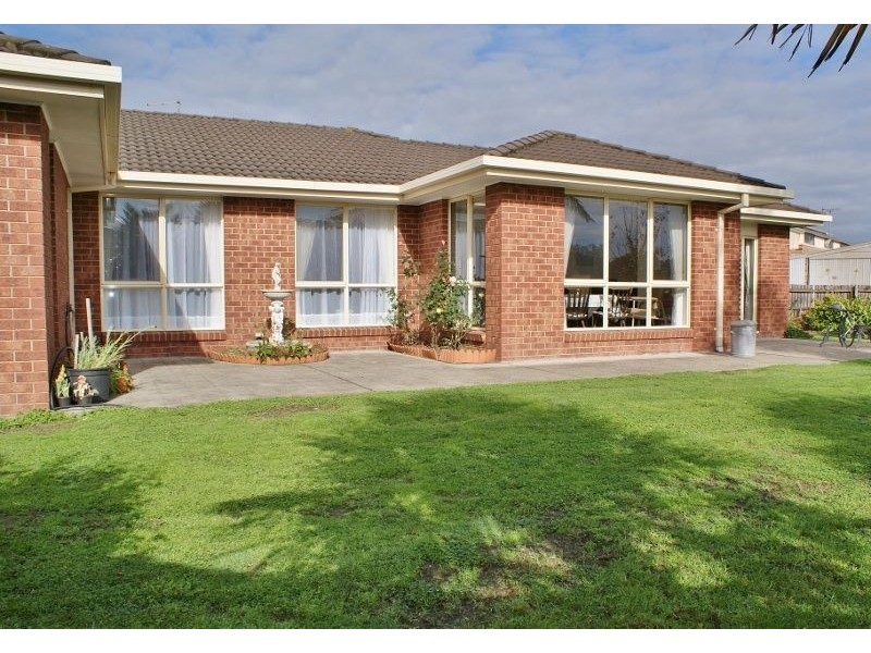 9 Crombe Court, Newborough VIC 3825