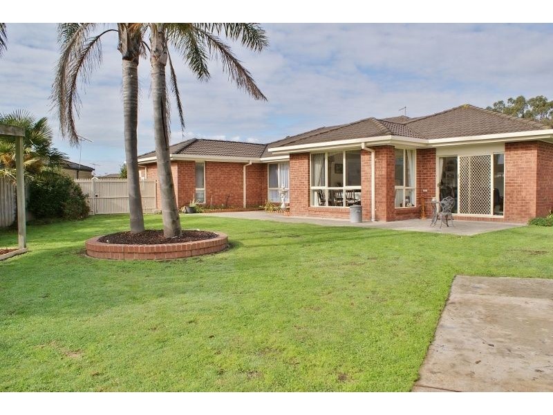 9 Crombe Court, Newborough VIC 3825