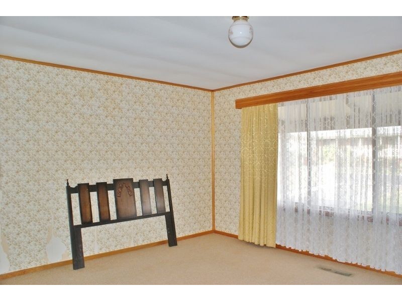 8 Malnham Crescent, Newborough VIC 3825