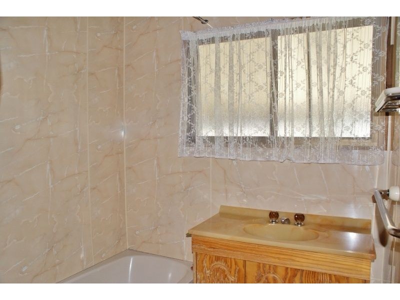 8 Malnham Crescent, Newborough VIC 3825