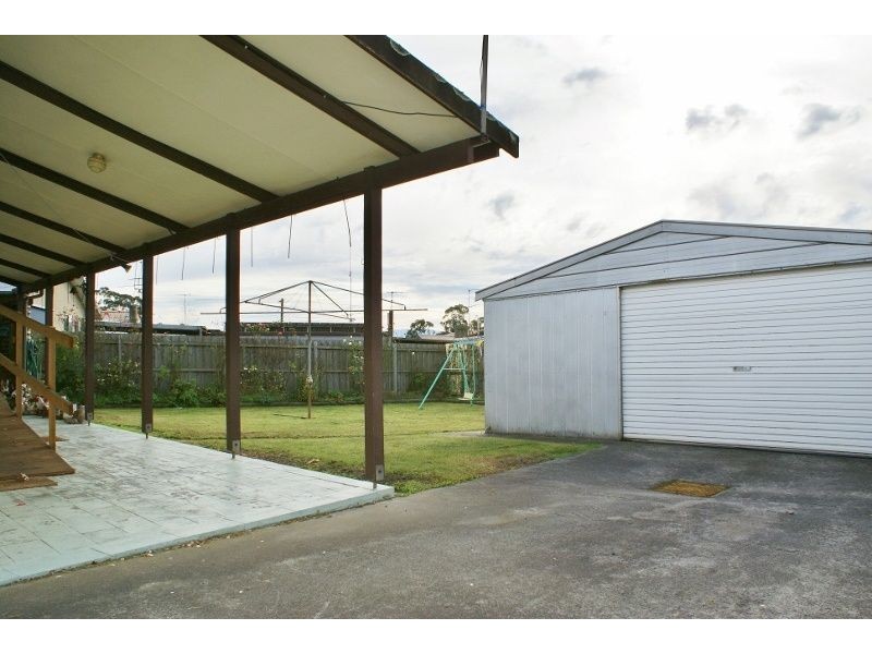 8 Malnham Crescent, Newborough VIC 3825