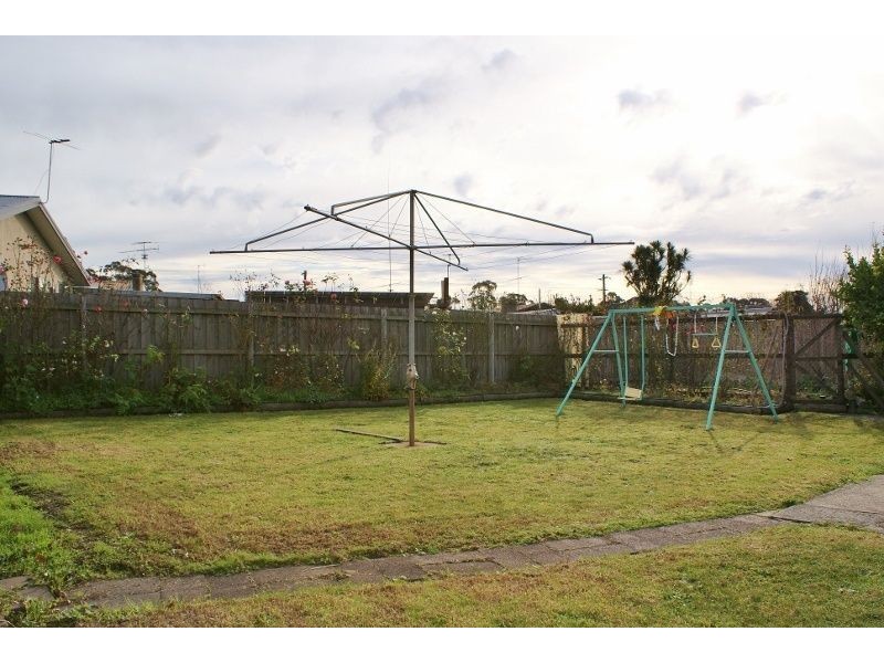 8 Malnham Crescent, Newborough VIC 3825