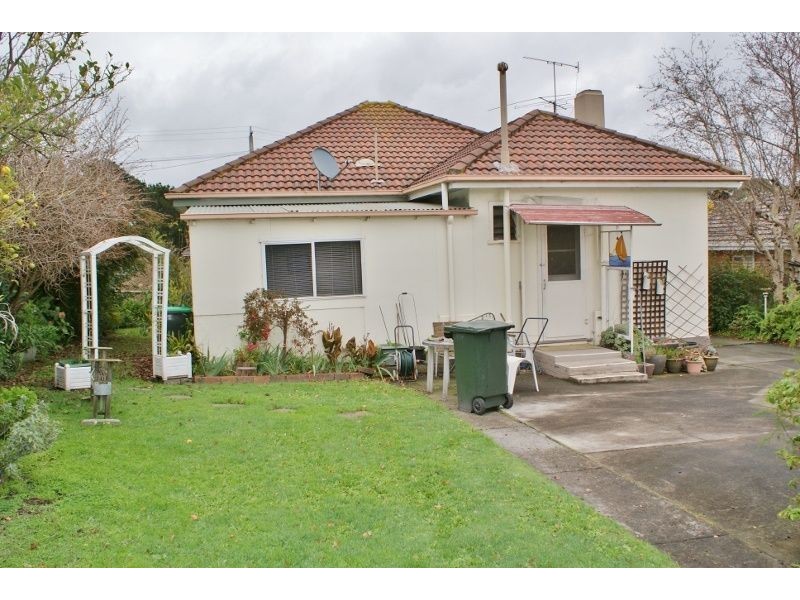 12 Law Street, Newborough VIC 3825