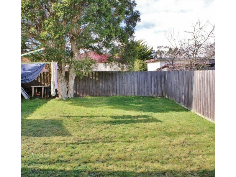 1 & 2/20 Guy Street, Newborough VIC 3825