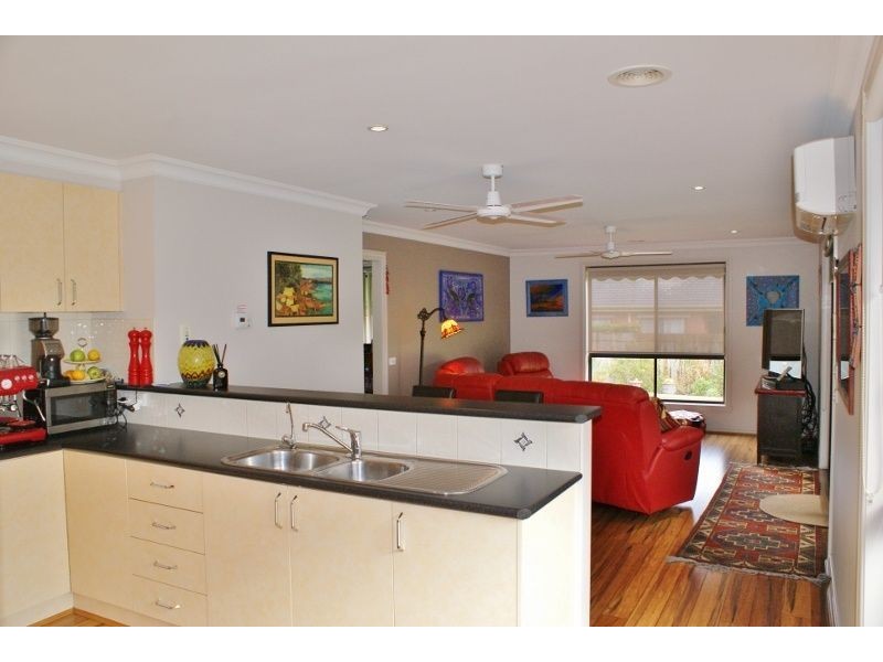 18 Saxtons Drive, Moe VIC 3825