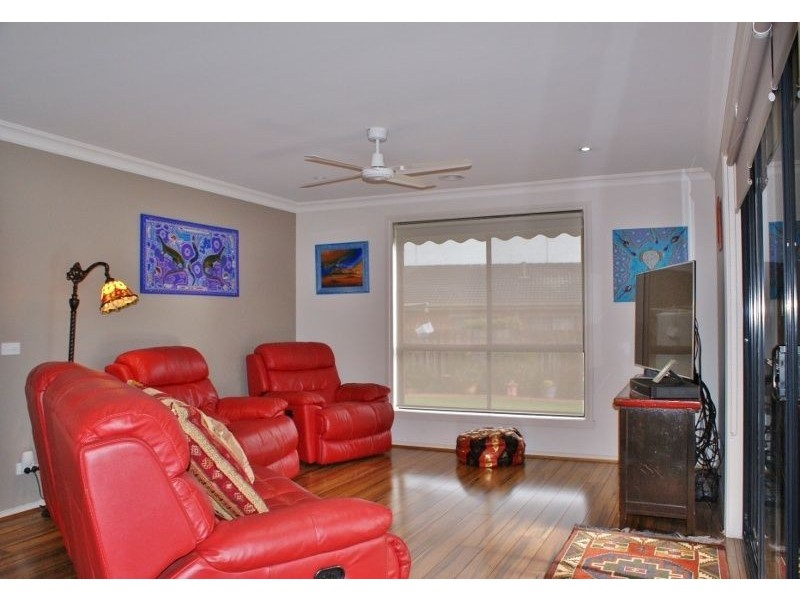 18 Saxtons Drive, Moe VIC 3825