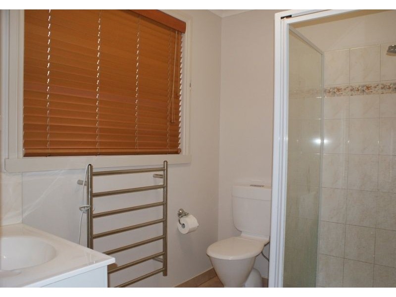 18 Saxtons Drive, Moe VIC 3825