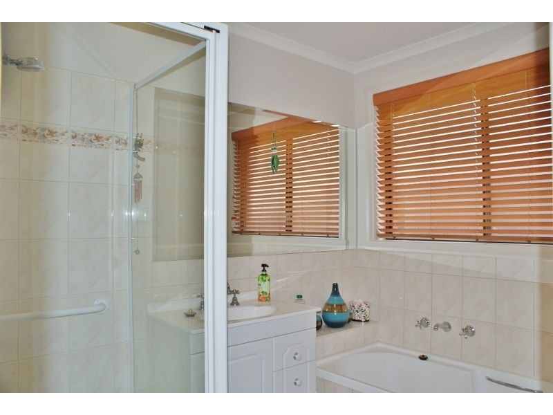 18 Saxtons Drive, Moe VIC 3825