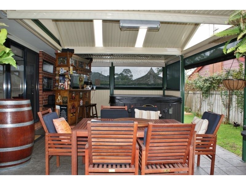 18 Saxtons Drive, Moe VIC 3825