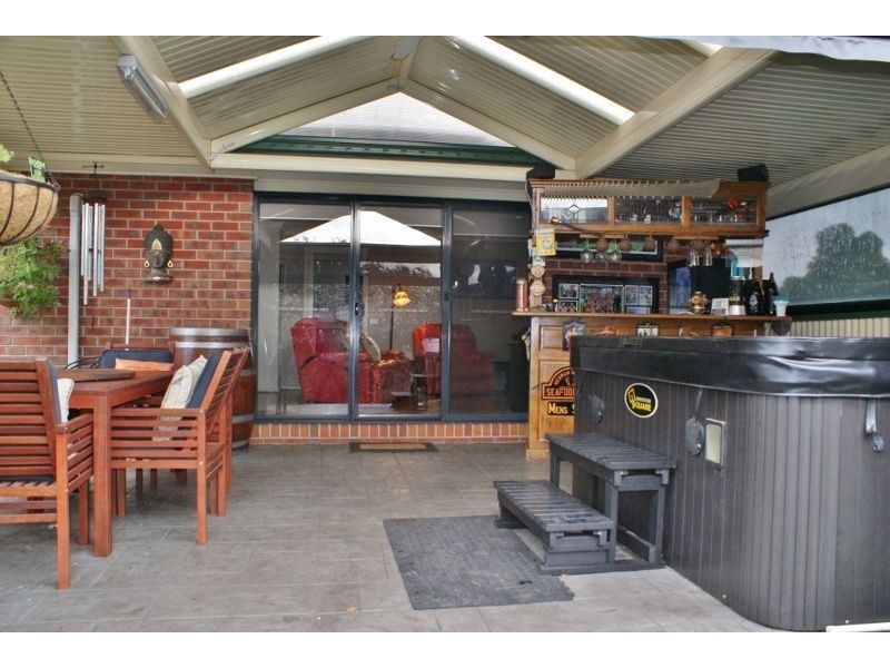 18 Saxtons Drive, Moe VIC 3825