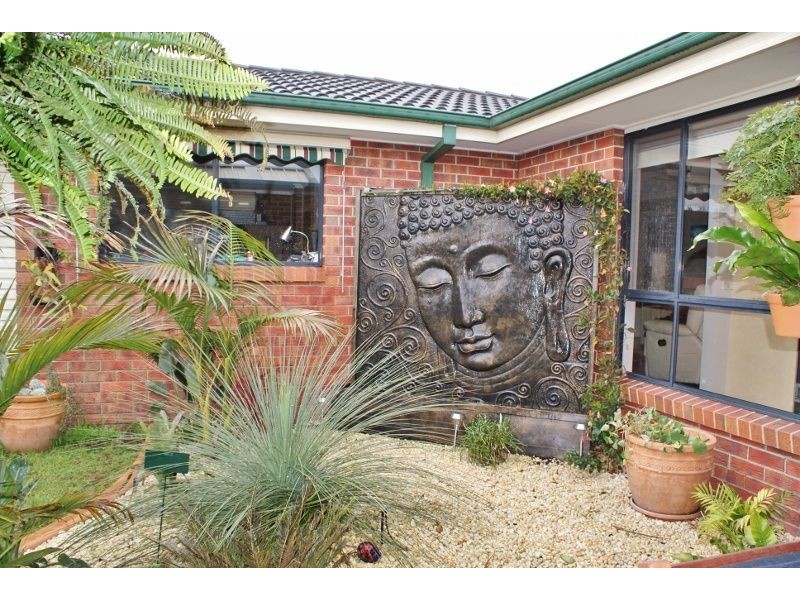 18 Saxtons Drive, Moe VIC 3825