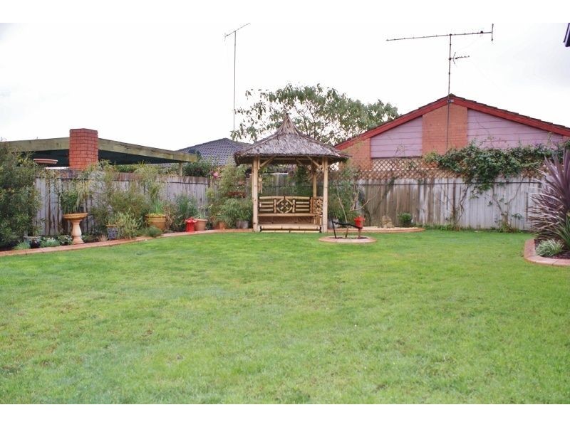 18 Saxtons Drive, Moe VIC 3825