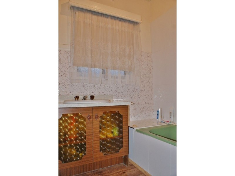 16 Central Avenue, Newborough VIC 3825