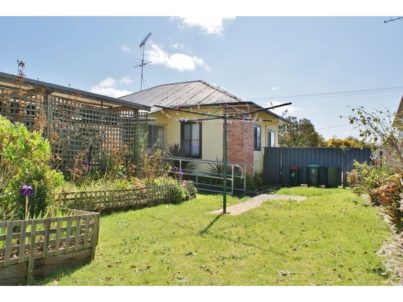 37 Service Road, Moe VIC 3825