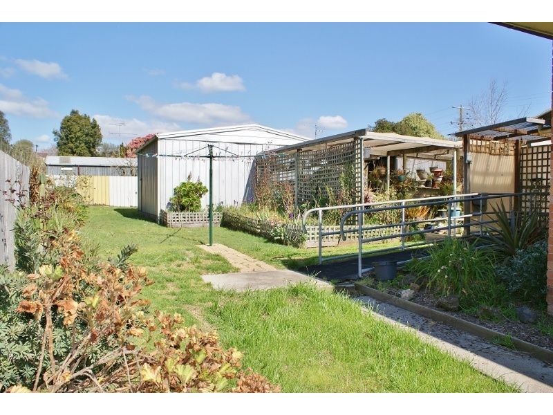 37 Service Road, Moe VIC 3825