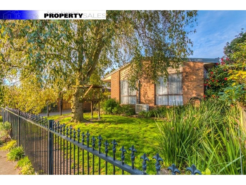 7 Hall Court, Newborough VIC 3825