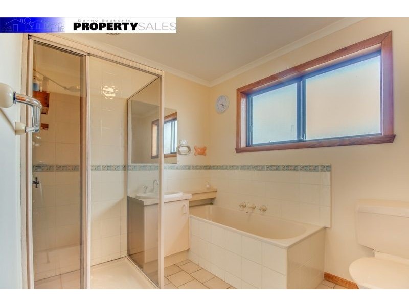 7 Hall Court, Newborough VIC 3825