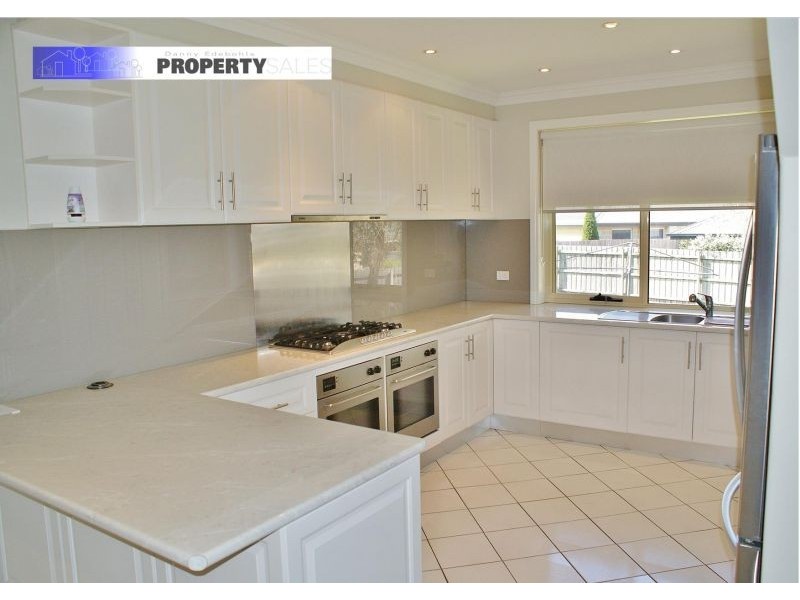112a Narracan Drive, Newborough VIC 3825