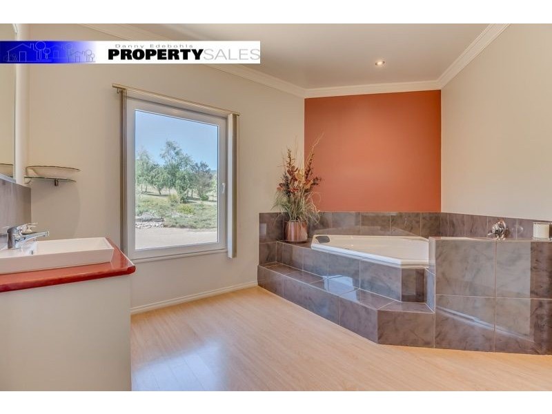 34 Pineridge Road, Moe South VIC 3825