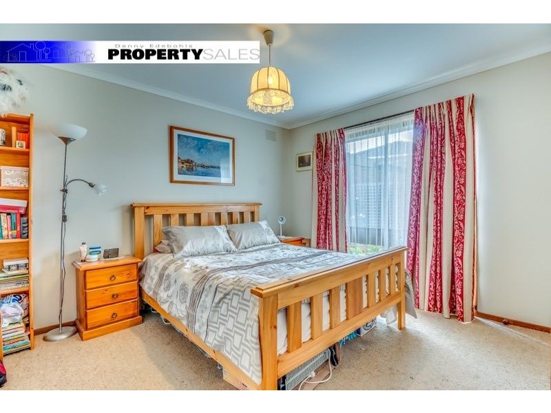 4 Crowe Court, Newborough VIC 3825