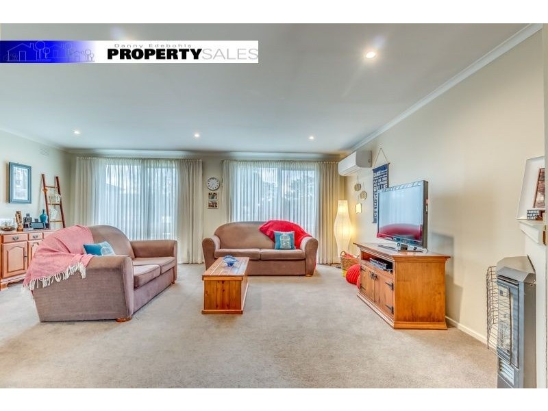 8 Colli Drive, Newborough VIC 3825