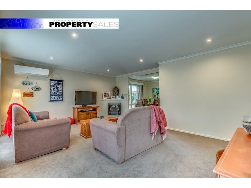 8 Colli Drive, Newborough VIC 3825