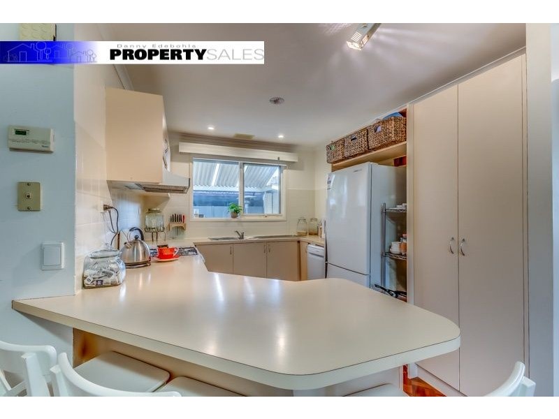 8 Colli Drive, Newborough VIC 3825