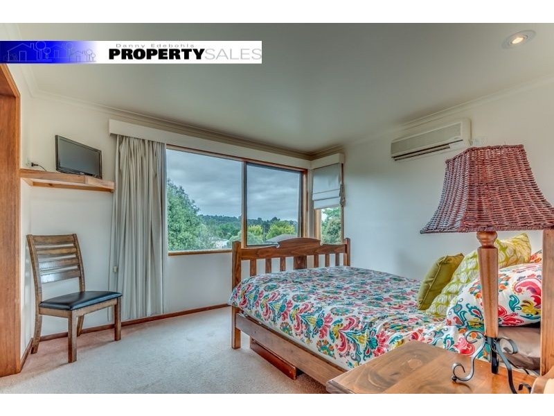 8 Colli Drive, Newborough VIC 3825