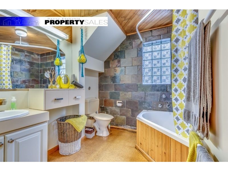 8 Colli Drive, Newborough VIC 3825