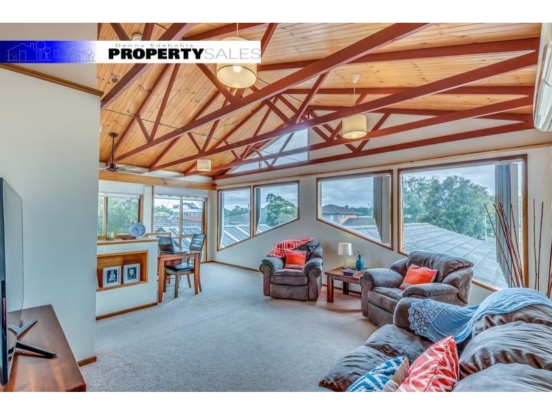 8 Colli Drive, Newborough VIC 3825